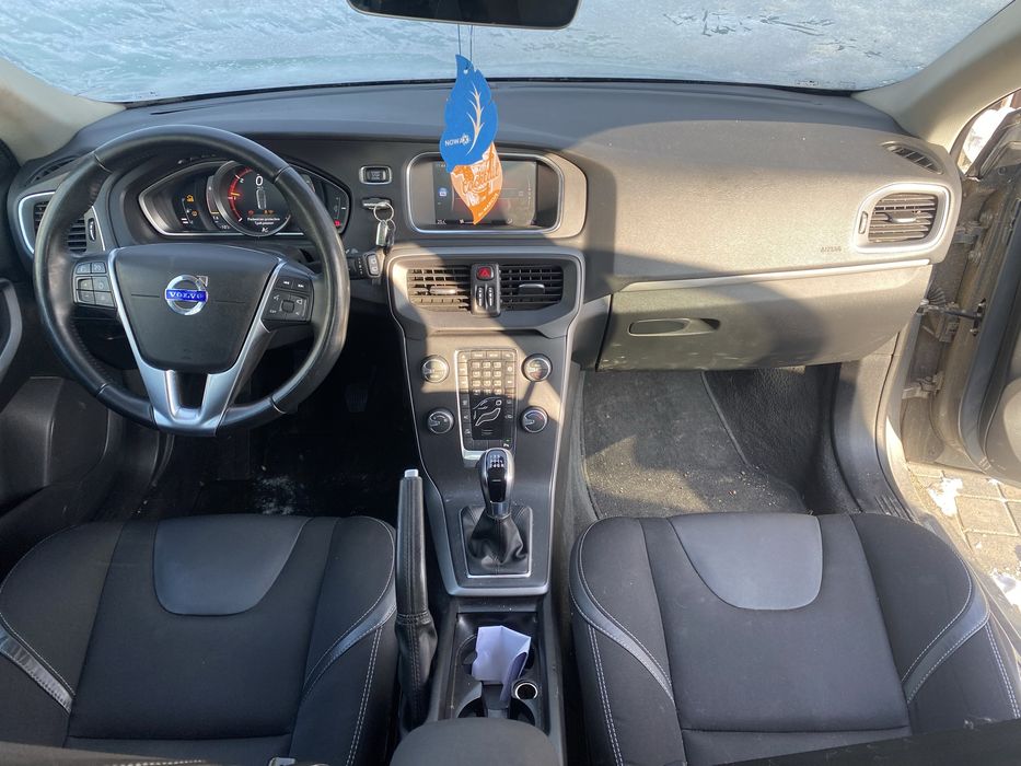 Volvo v40 хетчбек