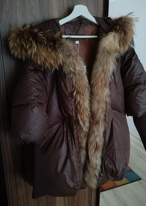 Kurtka zimowa puchowa z naturalnym futrem. Czekoladowa brązowa  M /L