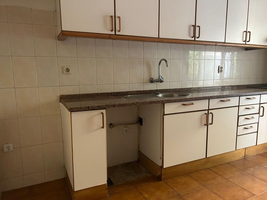 Moveis,banca,torneira,e pedra