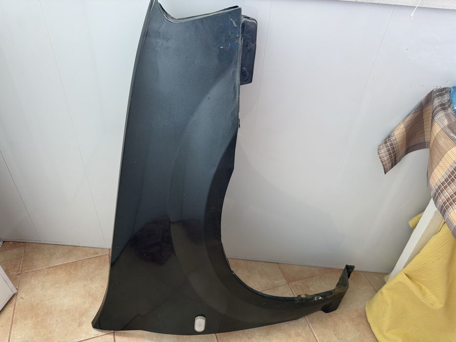 Крило від рено логан