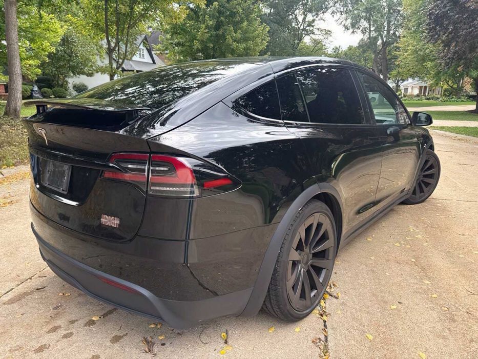 Tesla Model X      2022