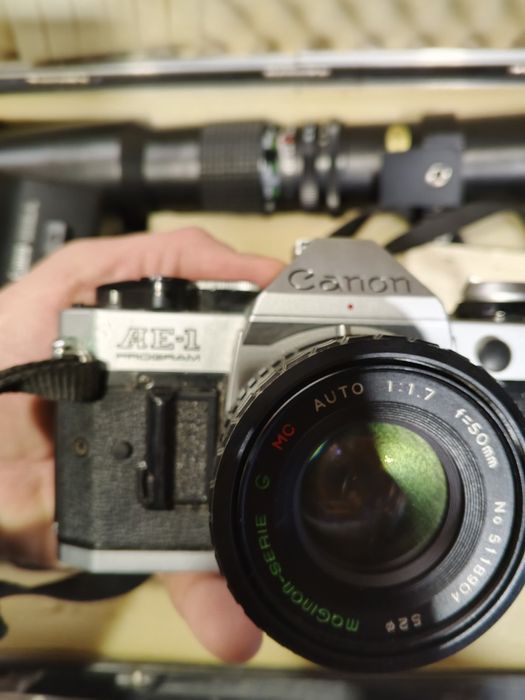 Canon AE-1 aparat fotograficzny