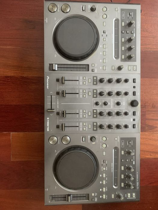 Pioneer ddj-t1 , monitors pioneer DM-40 , headphones studio scarlett