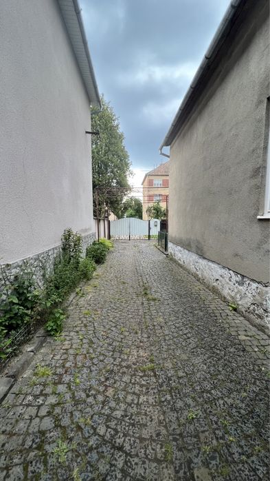 Дім на 8 сотинах престижна локація