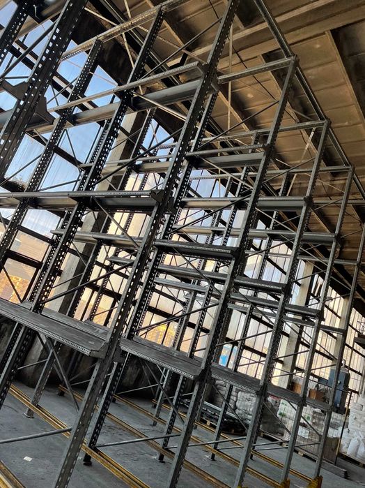 Serwis i przegląd regałów magazynowych