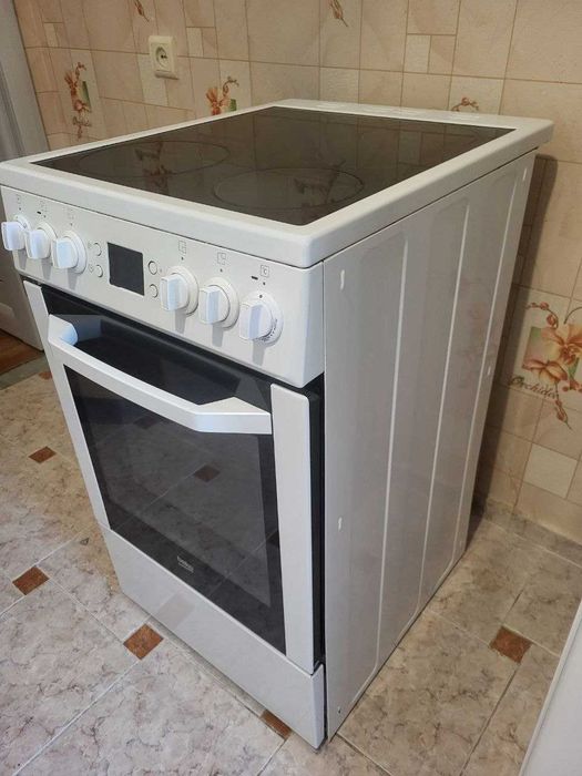Електроплита BEKO CSE57300GW в гарному стані! Все працює!
