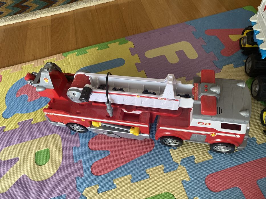 Vendo 3 camioes patrulha pata