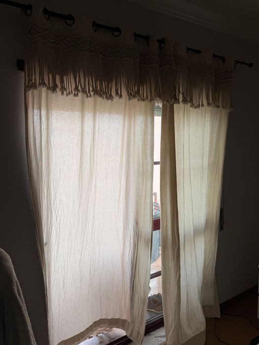 Par de Cortinas com Detalhe em Macramé – Excelente Estado