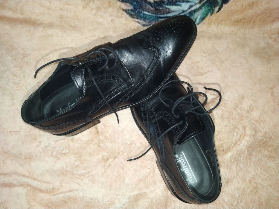 Sapatos clássicos 40 pretos social casa quarto apartamento vivenda escritório gabinete carro cozinha.