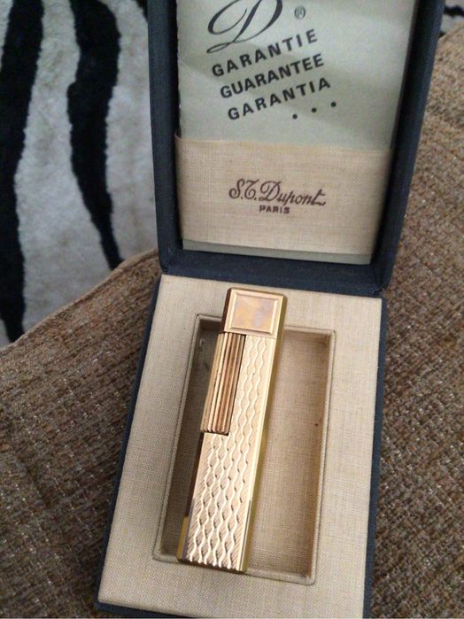 Isqueiro dupont dourado