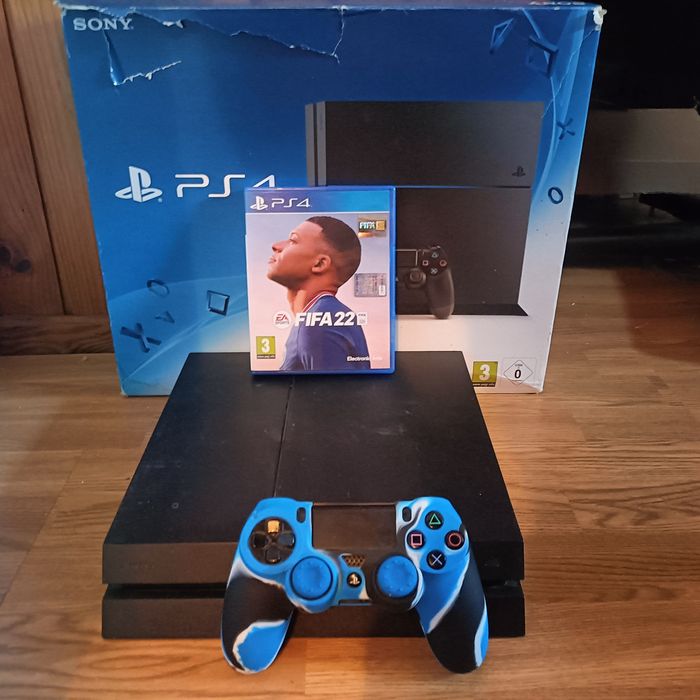 PlayStation 4 + comando + jogo