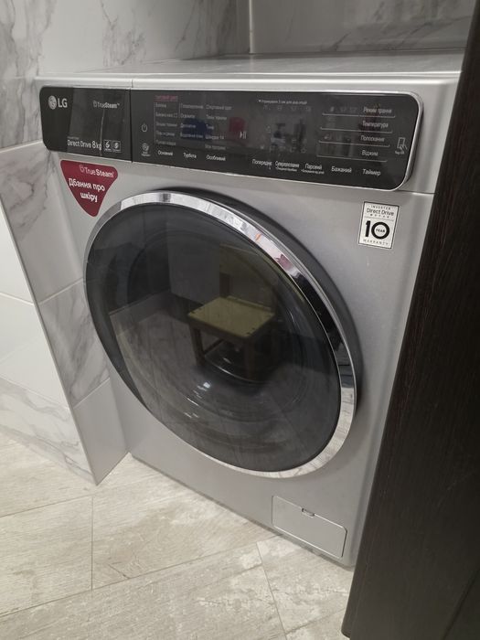 Продам б/у пральну машинку LG на 8кг