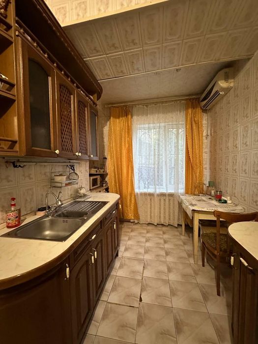 Продам 3-кімн квартиру біля Музкомедії, вул. Ясна (3-203-029)