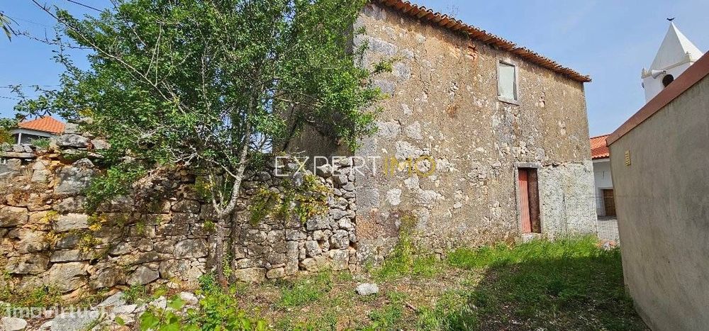 Casa em pedra para restaurar no concelho de Pombal