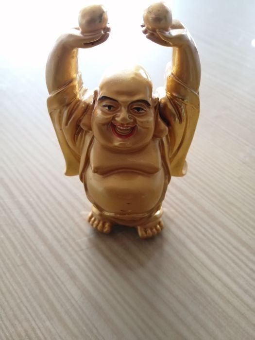 figura de buda em metal