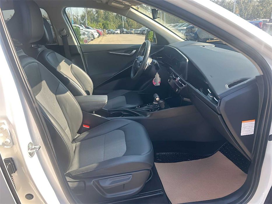 Kia Niro Plug-In Hybrid      2023