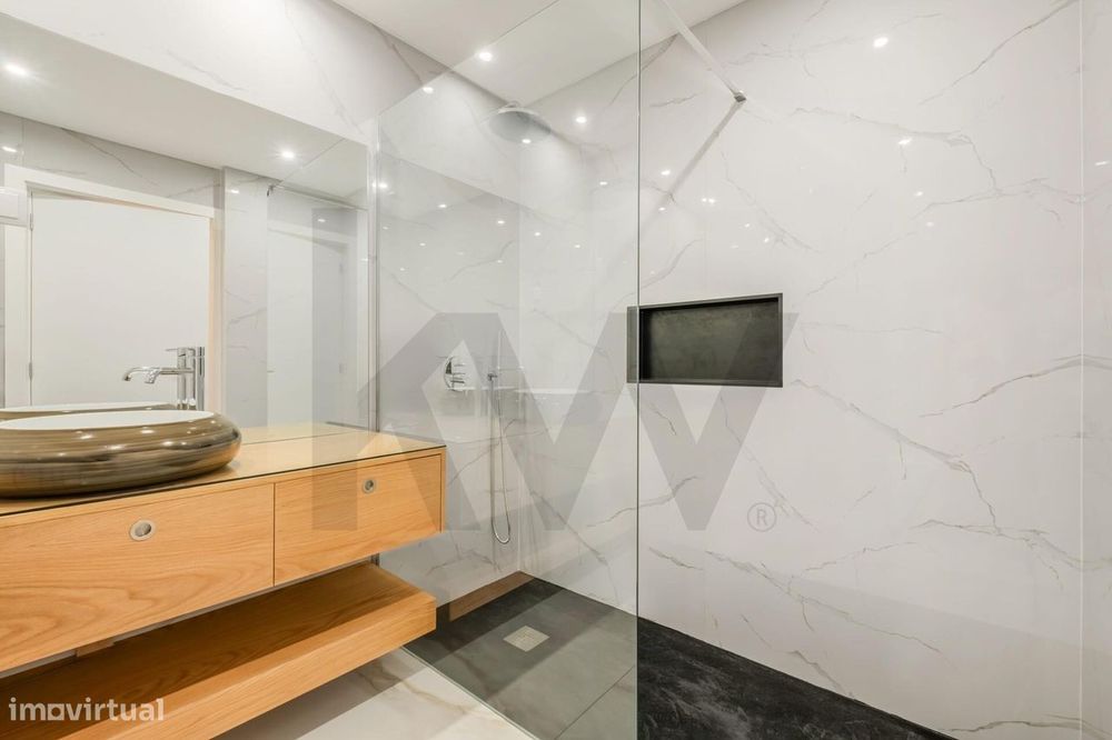 Penthouse T3 de luxo no Centro do Caniço