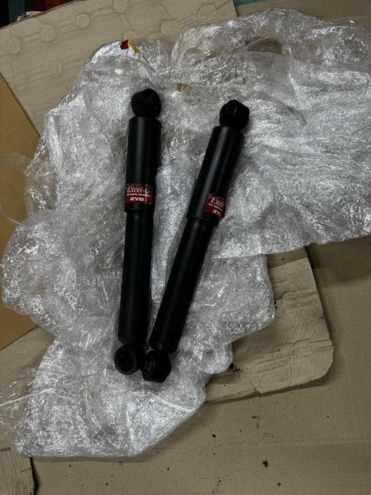 Задние амортизаторы Toyota RAV 4