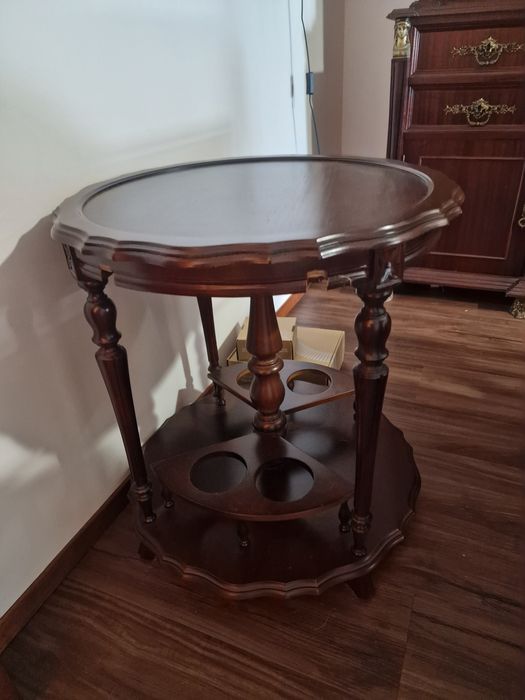 Mesa de Apoio com Garrafeira