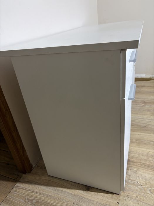 Biurko białe do montażu