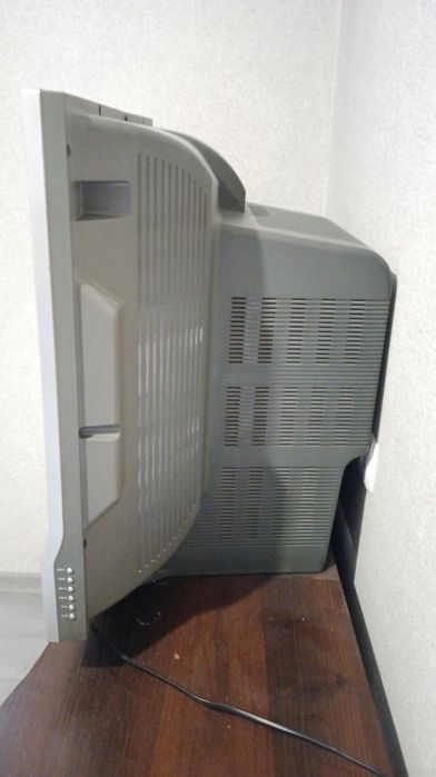 Телевізор сатурн ST 29F2