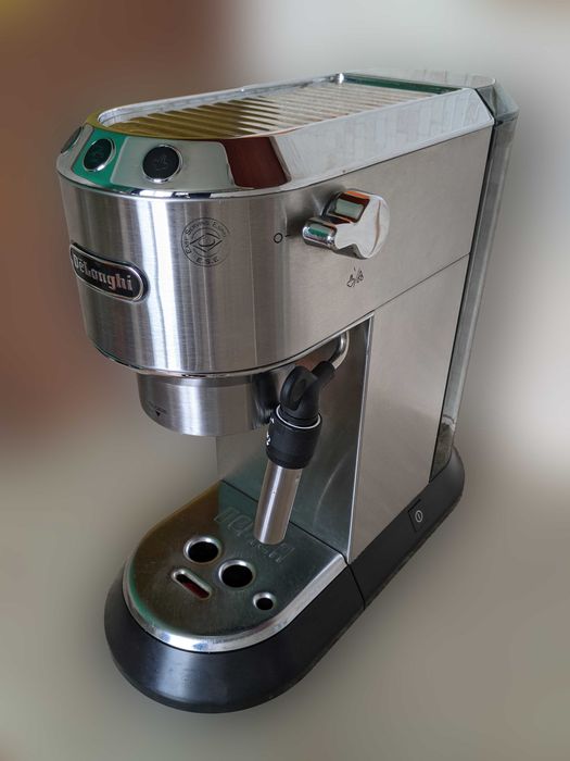 Ріжкова кавоварка DeLonghi EC 685 M Dedica