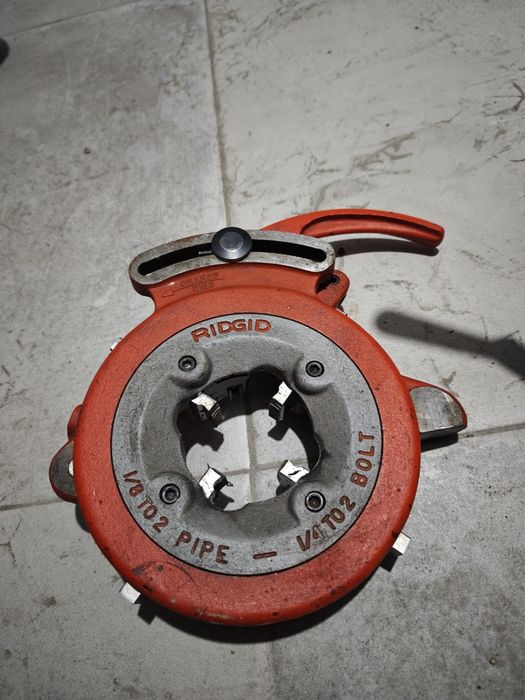 Torno eléctrico de abrir roscas Ridgid