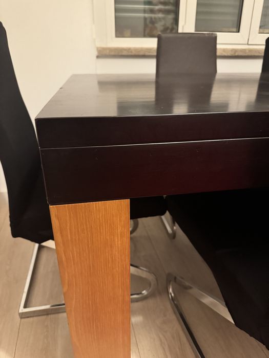 Mesa de Jantar de Madeira