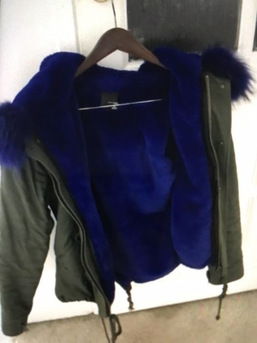 Kurtka z futrem naturalnym .