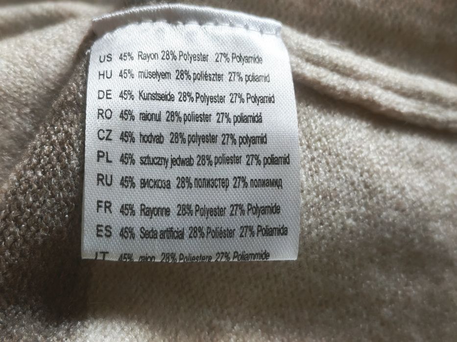 Nowy beżowy sweter z serduszkami