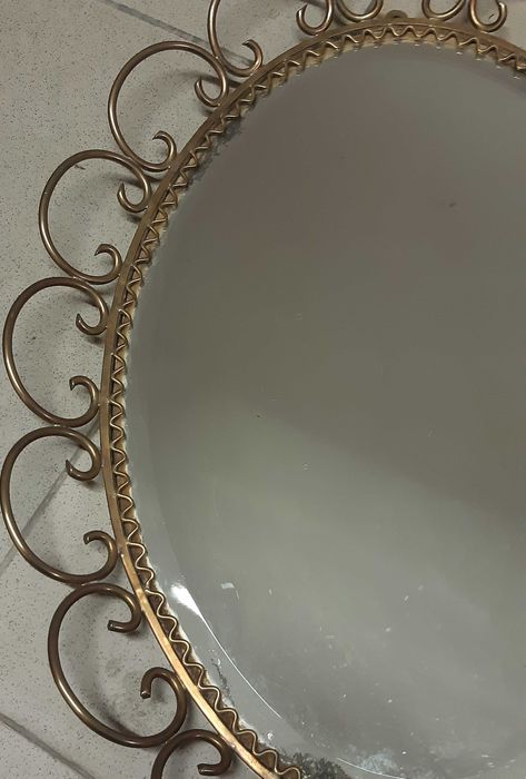 Antigo e belíssimo Espelho em latão maciço