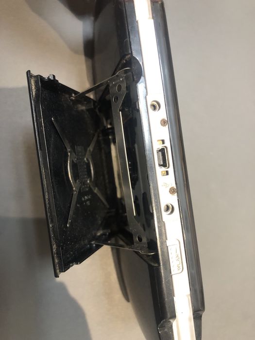 Psp 3000 destravada (com carregador original + adaptador)