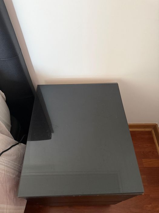 Cómoda Malm 2 gavetas com Vidro