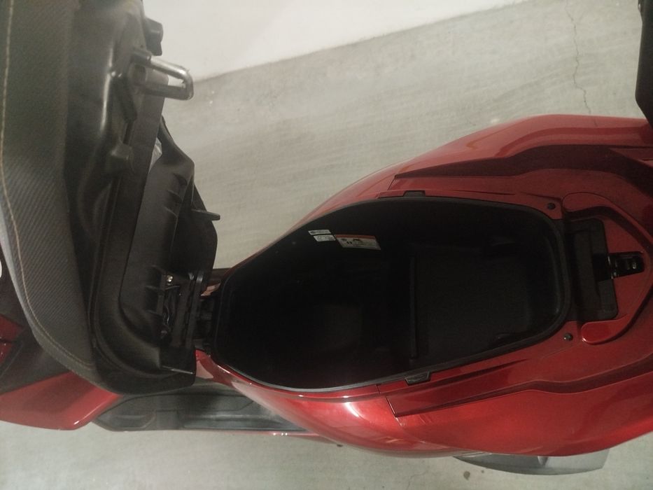 Vendo PCX vermelha