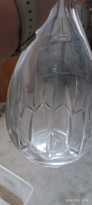 Garrafa e jarro de vidro