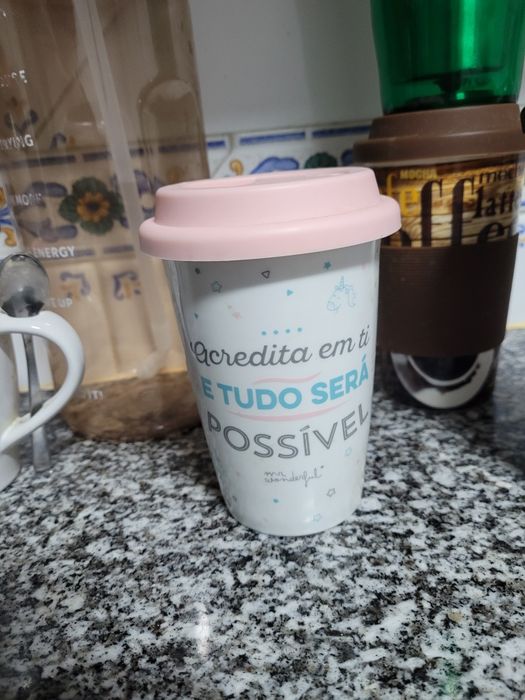 Canecas ,garrafas e copos