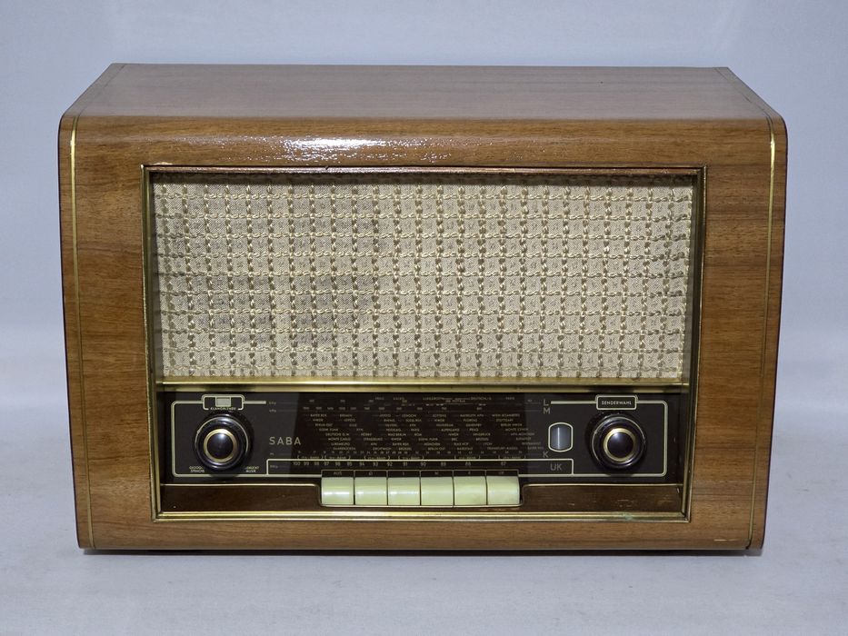 Rádio antigo reparado SABA