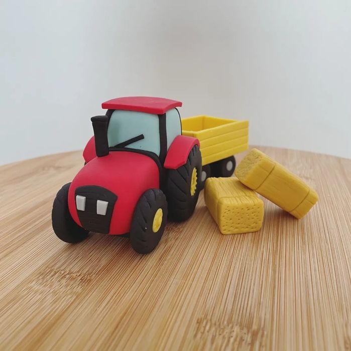 Traktor z masy cukrowej ozdoba na tort