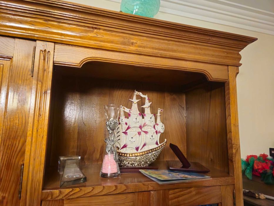 Móvel de Sala em Madeira Maciça (2 Corpos) – Excelente Estado