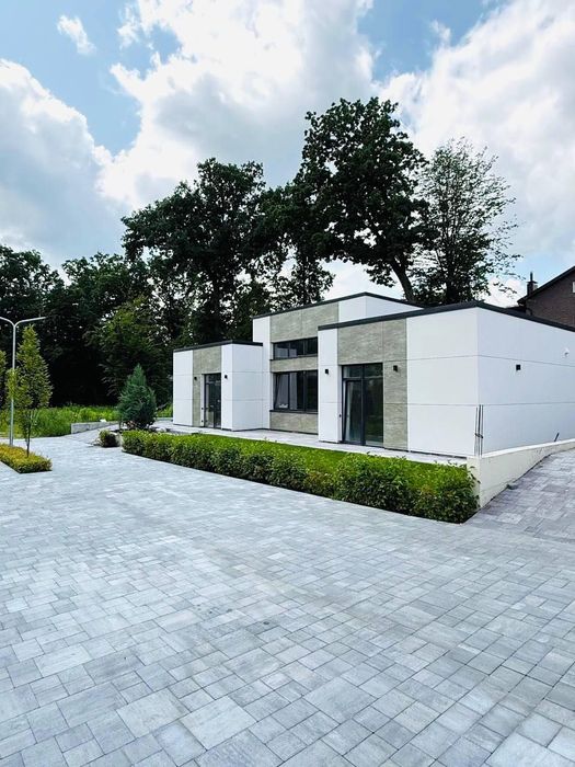 Продаж будинку з ремонтом в закритому КМ в Лісниках, 8 соток, газ