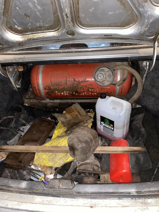 Розбираю волгу.