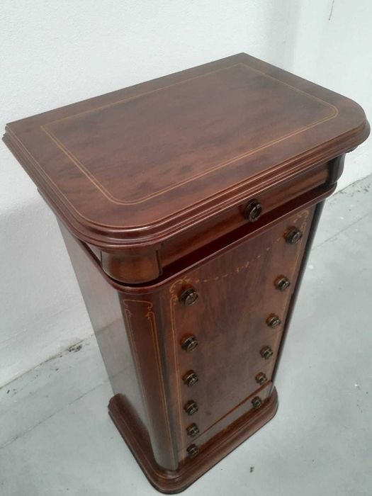 Camiseiro com 7 Gavetas – Madeira Clássica e Elegante