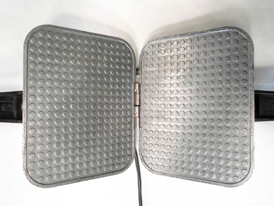 Электровафельница Ласунка ЕВ-1220