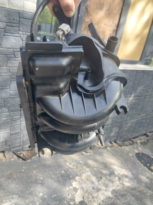 Колектор впускний Рено 1.4