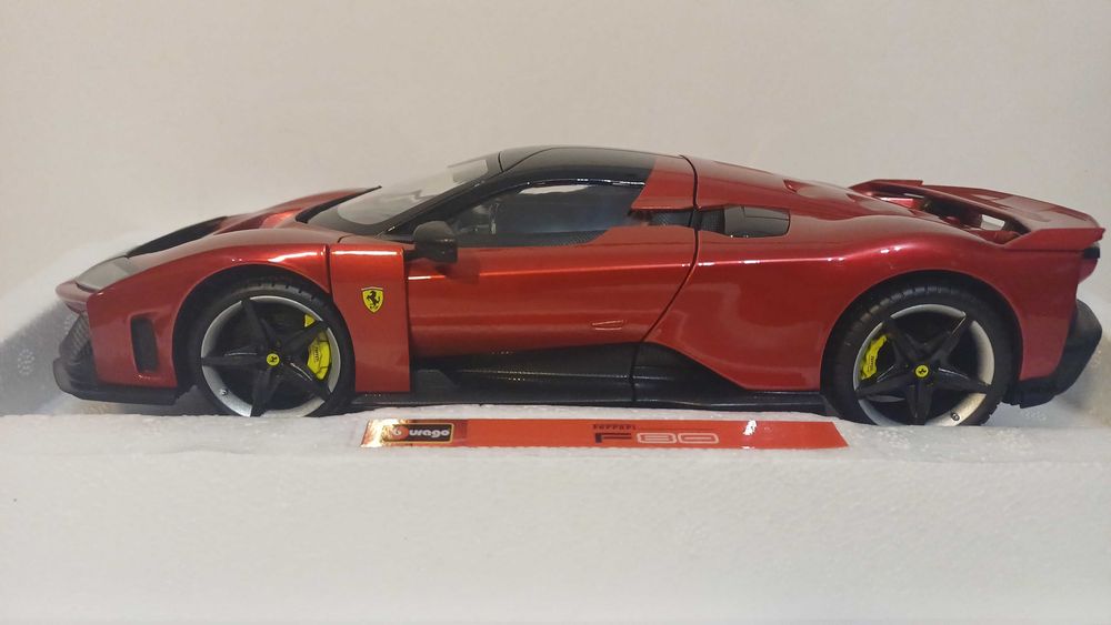 1/18 Ferrari F80 - Burago Signature
