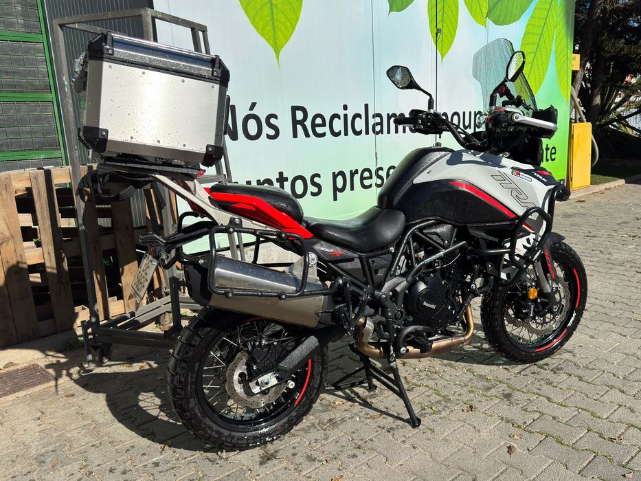 Benelli TRK 702X. Bancos em gel