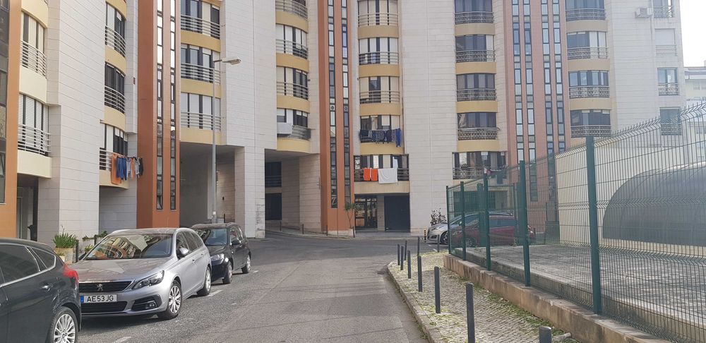 Lugar para Mota junto ao Metro da Quinta das Conchas - Lumiar