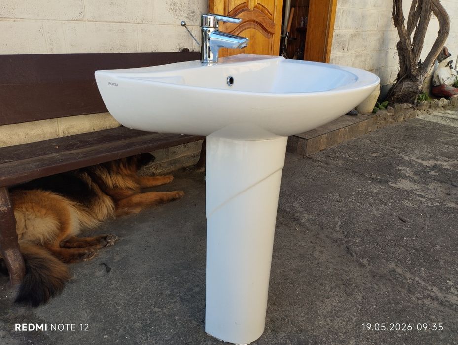 Умывальник с пьедесталом PORTA  и смесителем Grohe