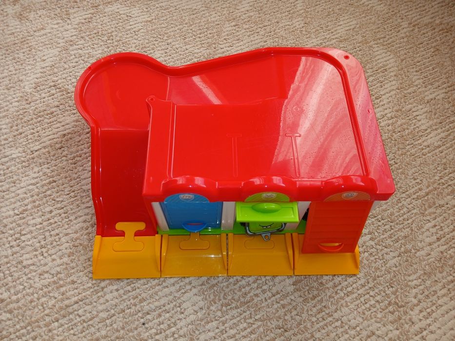 Парковка з машинками.