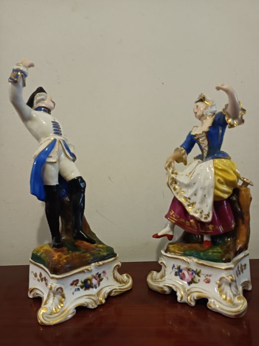 Estatuetas colecionáveis de porcelana